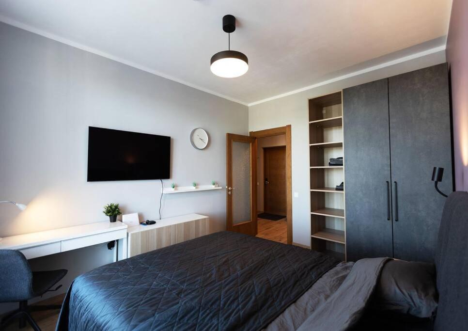 Stylish Apartment With Parking & Spacious Balcony Рига Екстер'єр фото