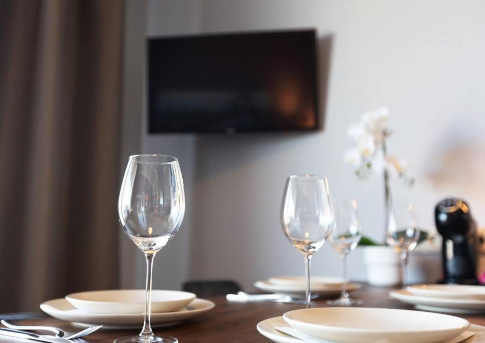 Stylish Apartment With Parking & Spacious Balcony Рига Екстер'єр фото
