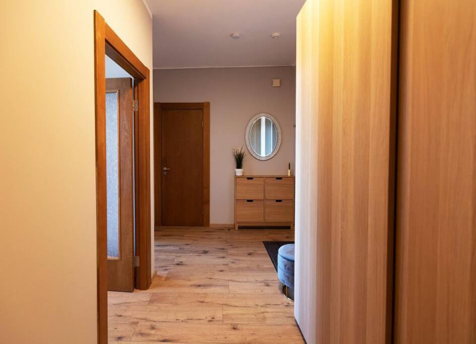 Stylish Apartment With Parking & Spacious Balcony Рига Екстер'єр фото